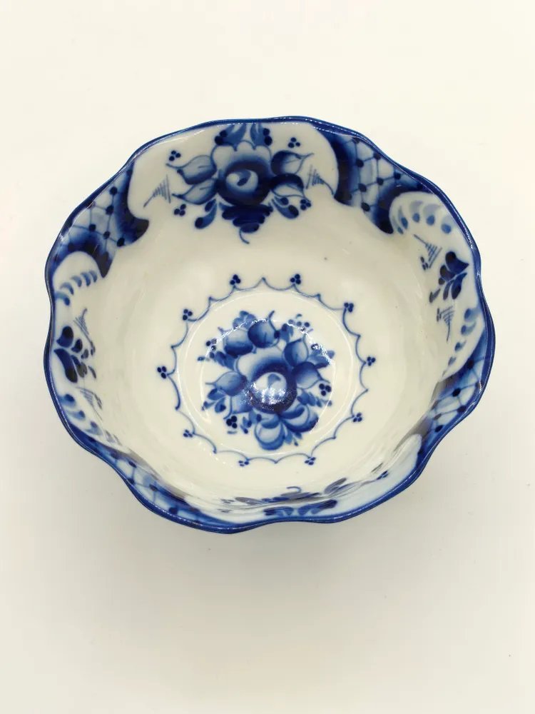 Конфетница с цветочным декором, Гжель, фарфор, роспись, Россия, 1990-2010 гг.