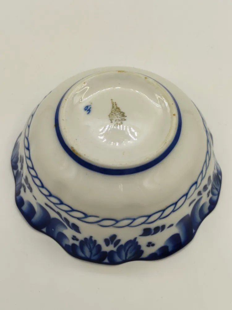 Конфетница с цветочным декором, Гжель, фарфор, роспись, Россия, 1990-2010 гг.
