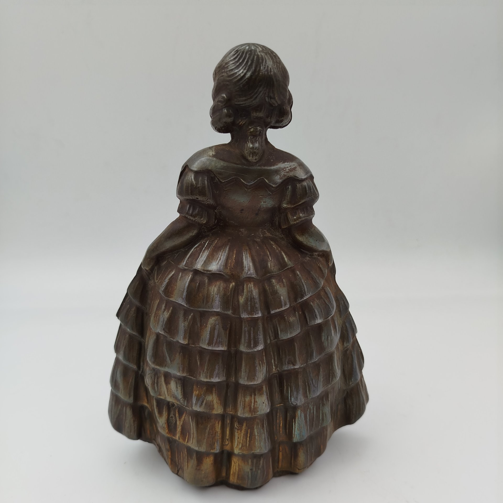 Статуэтка "Юная красавица в бальном платье", металл, формовка, бронзирование, Западная Европа, 1960-1980 гг.