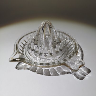 Соковыжималка для цитрусовых фруктов с ручкой и сливом, стекло, Россия, 1900-1950 гг.