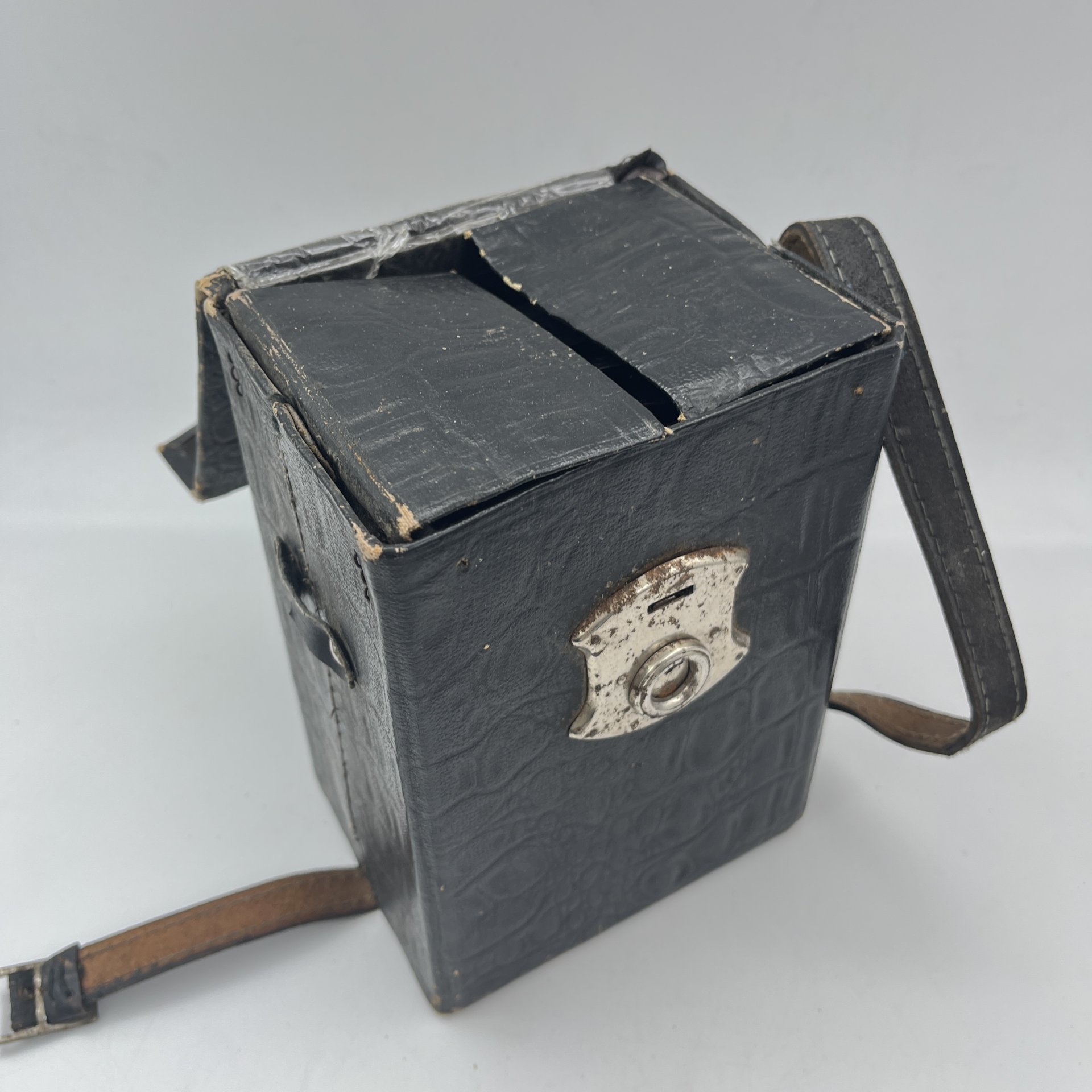 Фотоаппарат пластиночный "Фотокор-1" в оригинальном кофре с пластинами в комплекте, металл, стекло, кожа, искусственная кожа, Государственный оптико-механический завод имени ОГПУ (ГОМЗ), СССР, 1930-1941 гг.