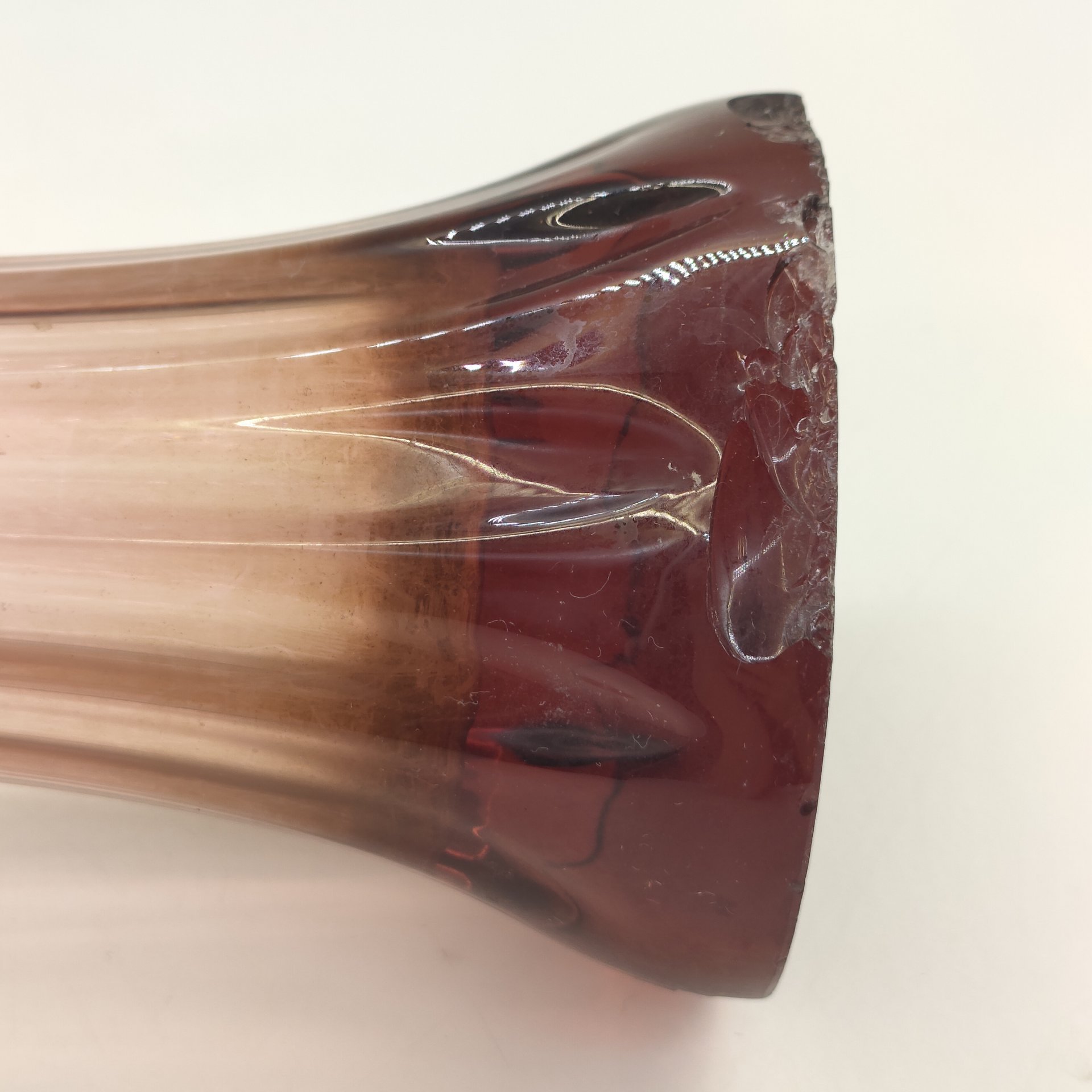 Ваза "Медуза", автор Гусарс А.П., цветное стекло, гутная техника, Ливанский стекольный завод, СССР, 1980-1990 гг.