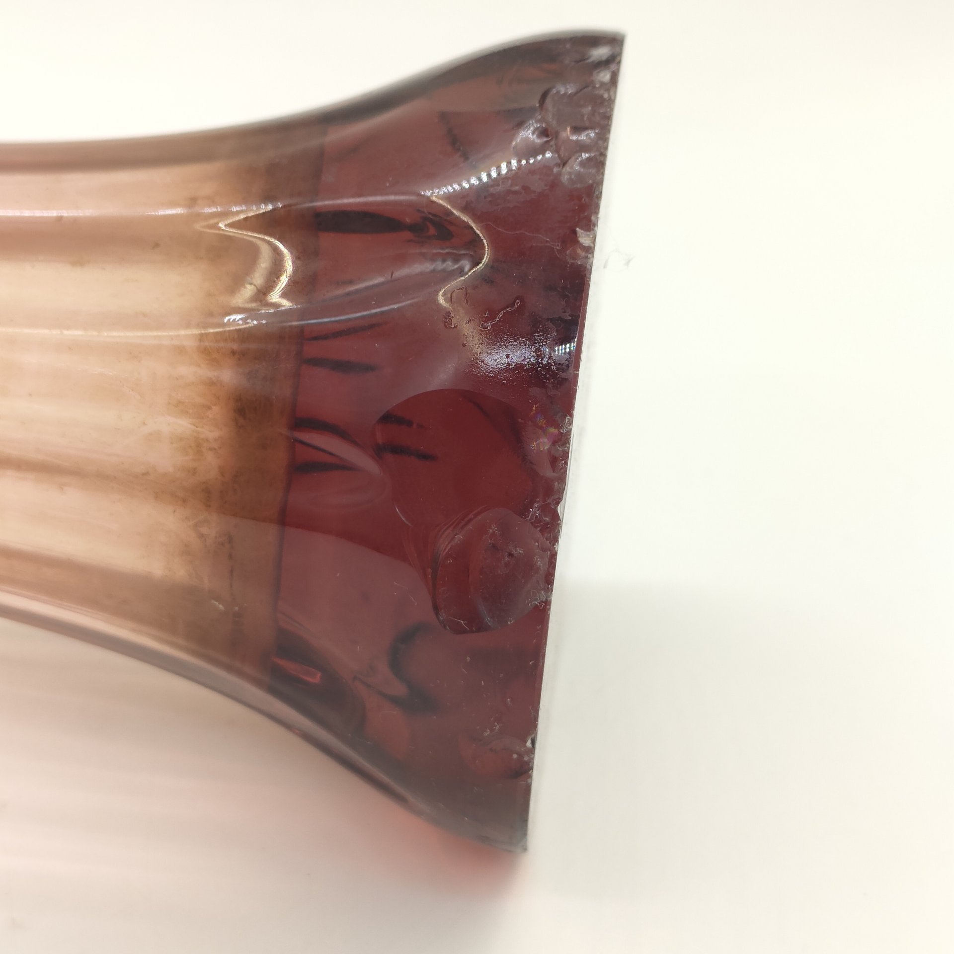 Ваза "Медуза", автор Гусарс А.П., цветное стекло, гутная техника, Ливанский стекольный завод, СССР, 1980-1990 гг.