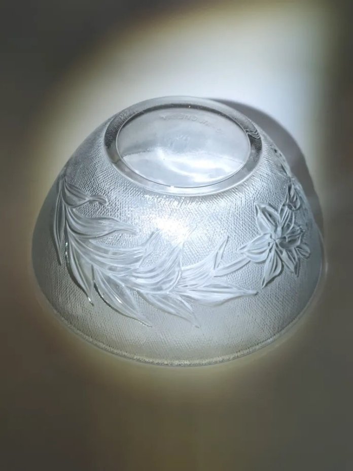 Салатник с рельефным цветочным декором, стекло, KIG, Индонезия, 1990-2000 гг.