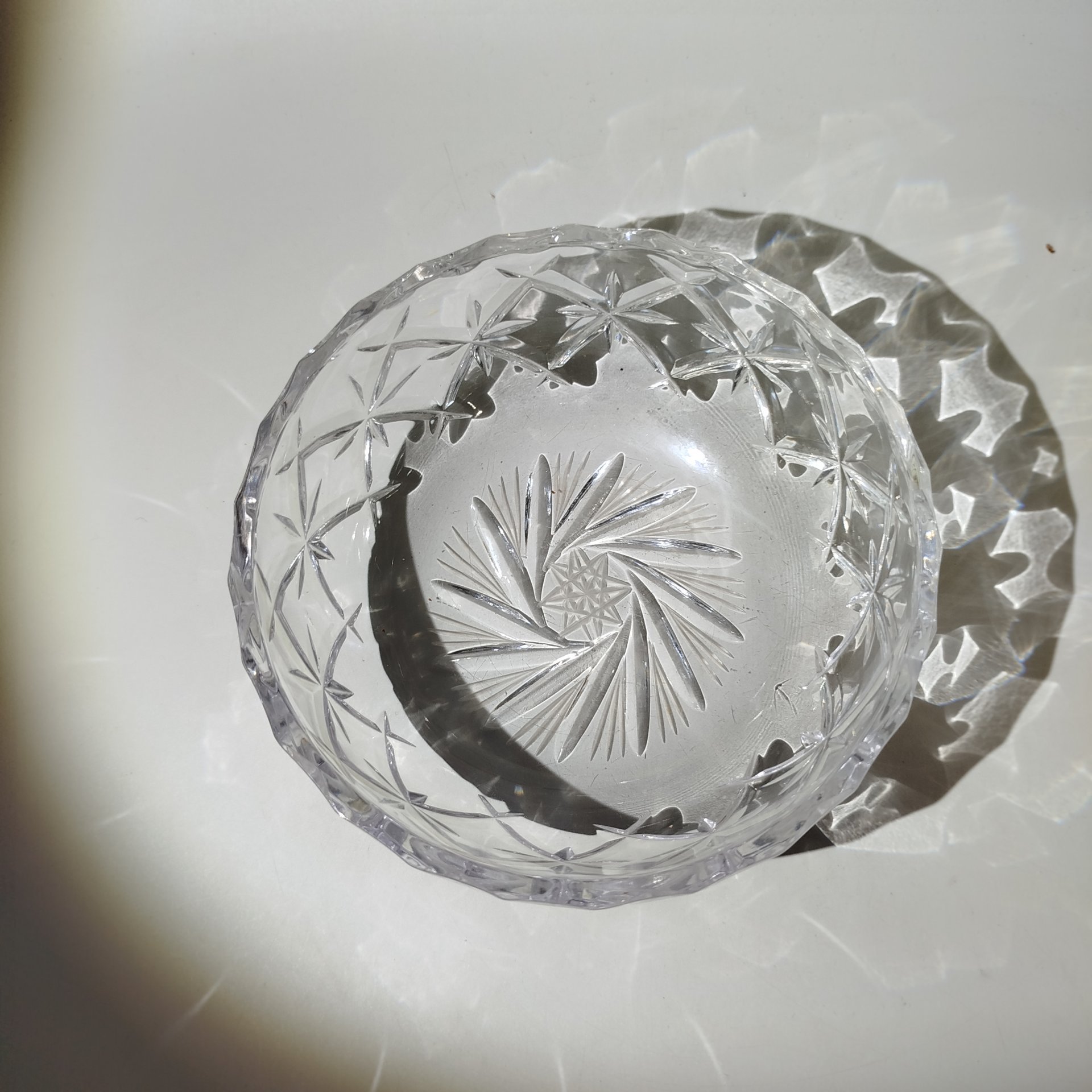 Конфетница с резным декором, хрусталь, гранение, СССР, 1970-1980 гг.