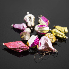 Набор из 11 подвесных винтажных ёлочных игрушек различных форм и расцветок