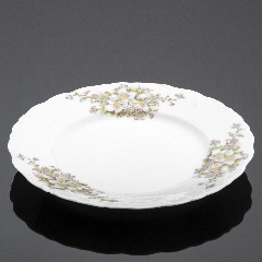 Тарелка с декором в виде цветков жасмина