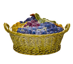 Фруктовница в форме плетёной корзины с крышкой, декорированной рельефными виноградными гроздьями