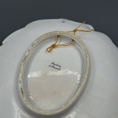 Настенная тарелка в форме листа, украшенная букетом, Porcelaine de Bruxelles, фарфор, деколь, золочение, Бельгия, 1960-1980 гг.