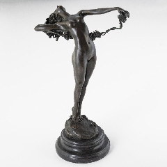 Скульптура "Девушка с виноградной лозой" в стиле Ар-деко. По модели 1921 года, автор Харриет Уитни Фришмут (Harriet Whitney Frishmuth)