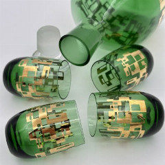 Набор для подачи крепких напитков на 4 персоны, украшенный геометрическим декором, Bohemia Glass, цветное стекло, золочение, Чехословакия, 1960-1980 гг.