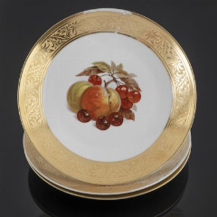 Комплект из трех настенных тарелок с фруктово-ягодным декором, мануфактура "Jncisione oro", фарфор, деколь, золочение, Германия, 1950-1980 гг.