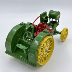 Игрушка в виде модели сельскохозяйственной машины John Deere R. Waterloo Boy 1915 года, металл, крашение, США, 1980-1989 гг.
