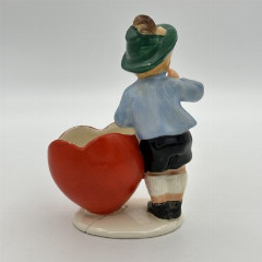 Статуэтка "Мальчик с сердечком", фаянс, роспись, Hertwig & Co., Германия, 1940-1950 гг.