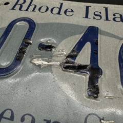 Автомобильный номер штата Род-Айленд, металл, краска, США, 2000-2020 гг.
