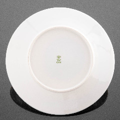 Настенная тарелка "Олень", украшенная по борту изображением лесных жителей