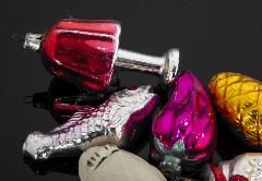 Набор из 7 подвесных винтажных ёлочных игрушек различных форм и расцветок