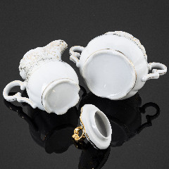 Набор кофейный из 2 предметов, украшенных золотым цветочным орнаментом