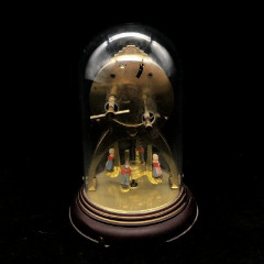 Часы настольные с фигурками в голландских костюмах, металл, стекло, пластик, Гонконг, 1990-2000 гг.