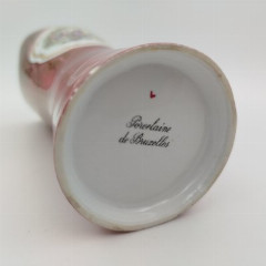 Ваза, украшенная галантной сценой, Porcelaine de Bruxelles, фарфор, крытьё, деколь, золочение, Бельгия, 1960-1980 гг.