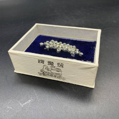 Брошь в виде короны, в коробке, металл, стекло (вставки), Китай, 1940-1960 гг.