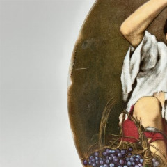 Подвесная тарелка, декорированная картиной "Мальчики с виноградом и дыней", художника Бартоломе Эстебан Мурильо, фаянс, деколь, Европа, 1980-2000 гг.