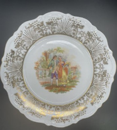 Декоративная тарелка с галантной сценой, Бавария, фарфор, деколь, золочение, Германия, 1960-1990 гг.