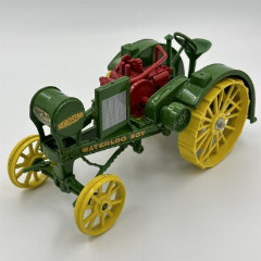 Игрушка в виде модели сельскохозяйственной машины John Deere R. Waterloo Boy 1915 года, металл, крашение, США, 1980-1989 гг.