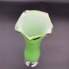 Зеленая ваза с узким горлышком для одного цветка, стекло, двухслойное, Европа, 1960-1990 гг.