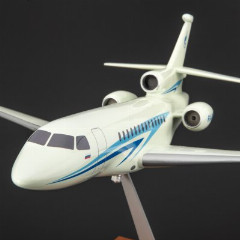 Модель самолета Flacon 7K (RA-09602) масштаб 1:48 (Газпром авиа) (в заводской коробке), металл, пластик, дерево, Российская Федерация, 2010-2020 гг.