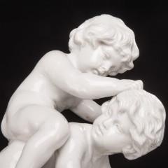 Скульптура "Играющие дети" по модели Рене Чарльз Массе (Rene Charles Masse, 1855–1913), фарфор, Европа, 1920-1950 гг.