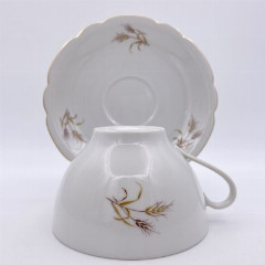 Чайная пара, украшенная фигурном бортом и колосками, Limoges Vertitable Porcelaine de Grand Feu, фарфор, деколь, золочение, Франция, 1954-1980 гг.