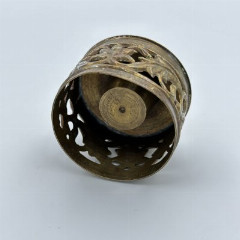 Подсвечник на одну свечу круглой формы  с фигурным прорезным бортом растительного характера, латунь, Азия, 1970-1990 гг.
