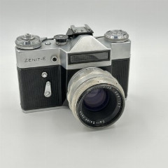 Фотоаппарат плёночный "Зенит-Е" с объективом "Carl Zeiss Jena Biotar 2/58" в оригинальном кофре, металл, плстик, кожа, стекло, Красногорский механический завод (КМЗ), СССР, 1965-1986 гг.