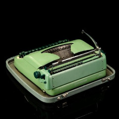 Машинка печатная "Erika" зелёного цвета, модель 20, в оригинальном кофре, металл, пластик, Buromaschinen, Германия, 1960-1970 гг.