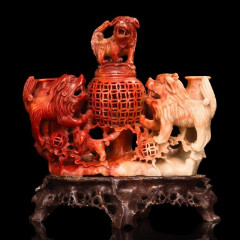 Ваза-ароматница для благовоний в виде трёх собак Фу с ажурным резным вазоном в центре, мыльный камень, резьба, Китай, 1950-1970 гг.