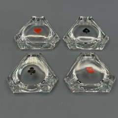 Набор из четырех индивидуальных миниатюрных пепельниц с изображением карточных мастей, стекло, пресс, Европа, 1970-1980 гг.
