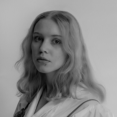 Ксения, эксперт, галерея «Однажды»