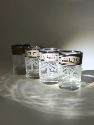 Набор из 4-х стопок с растительным орнаментом на ободках, стекло, Россия, 2010-2015 гг.