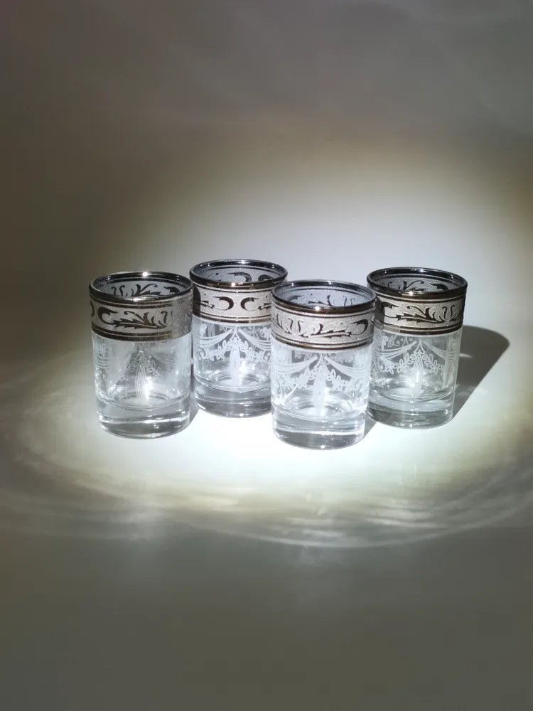 Набор из 4-х стопок с растительным орнаментом на ободках, стекло, Россия, 2010-2015 гг.