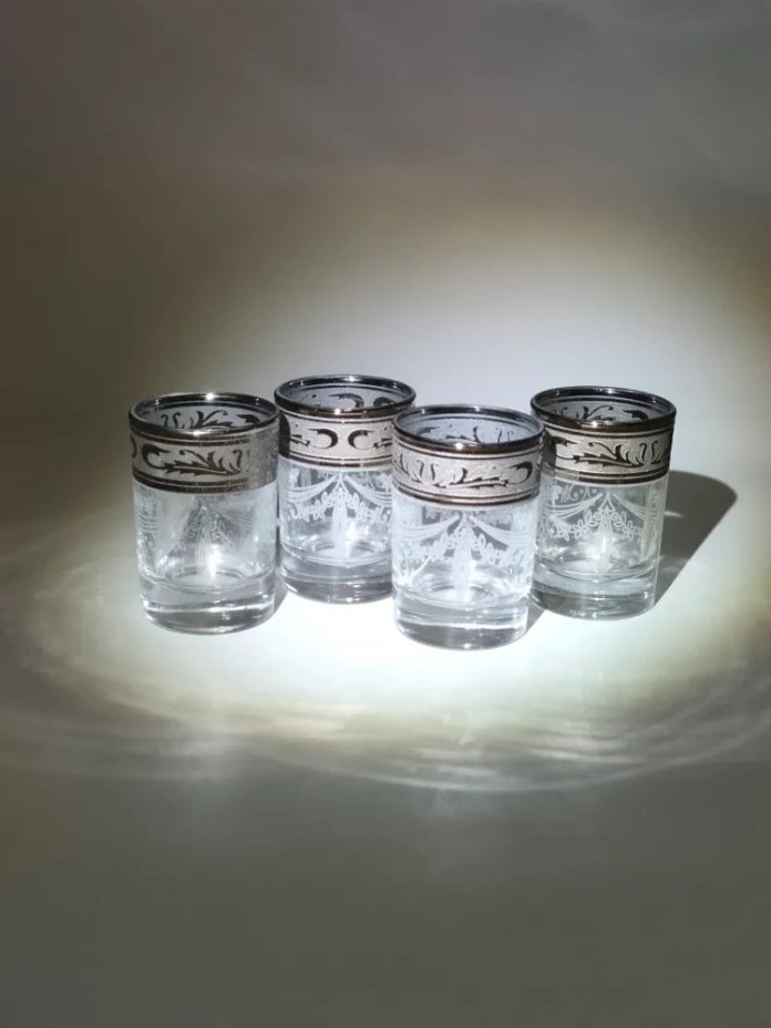 Набор из 4-х стопок с растительным орнаментом на ободках, стекло, Россия, 2010-2015 гг.