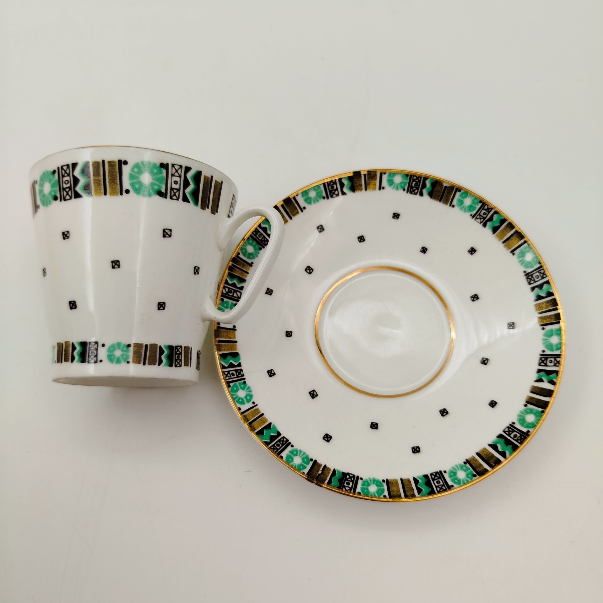 Пара кофейная с геометрическим декором, фарфор, деколь, золочение, Ленинградский фарфоровый завод (ЛФЗ), СССР, 1970-1992 гг.