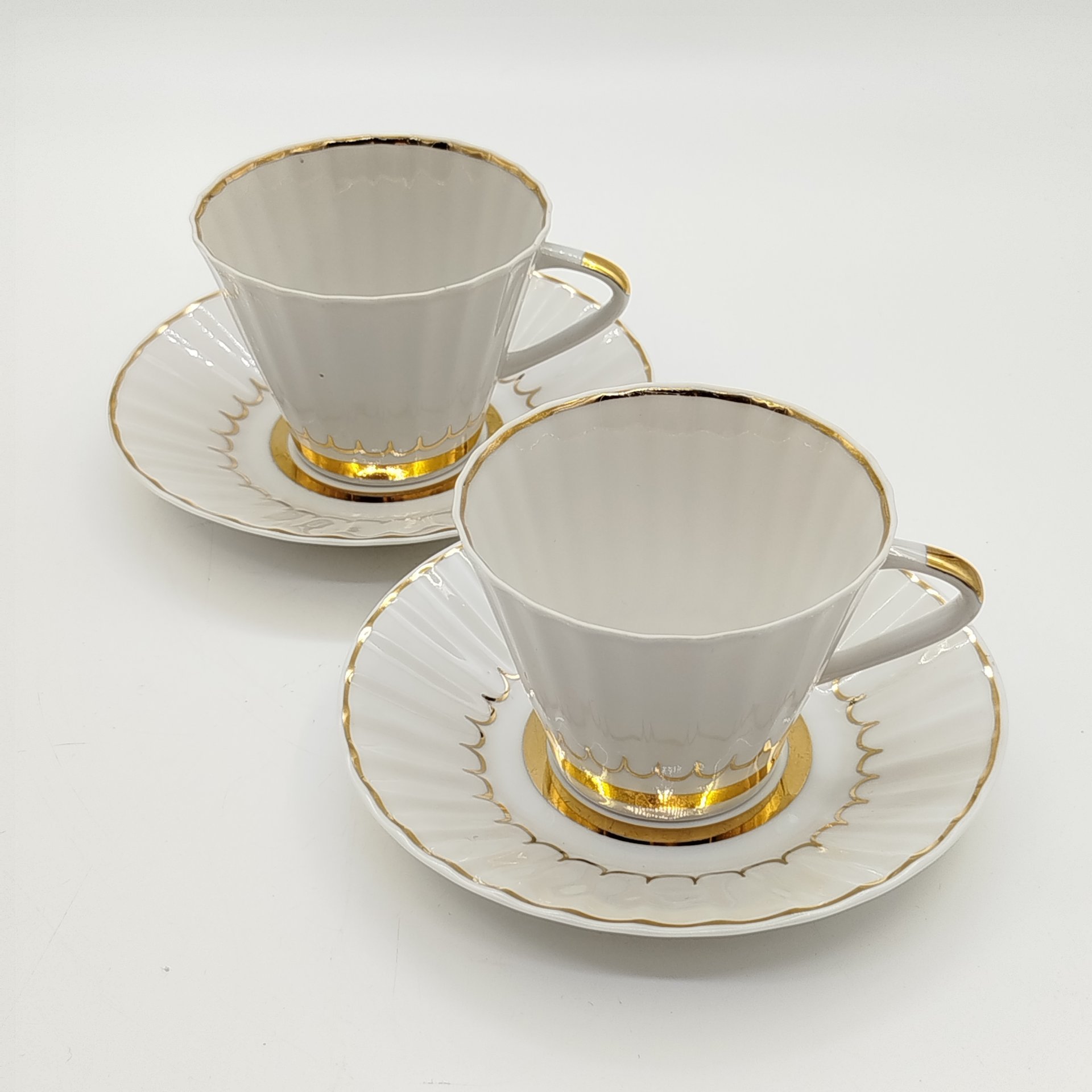 Набор чайных пар тет-а-тет с золотистой каймой