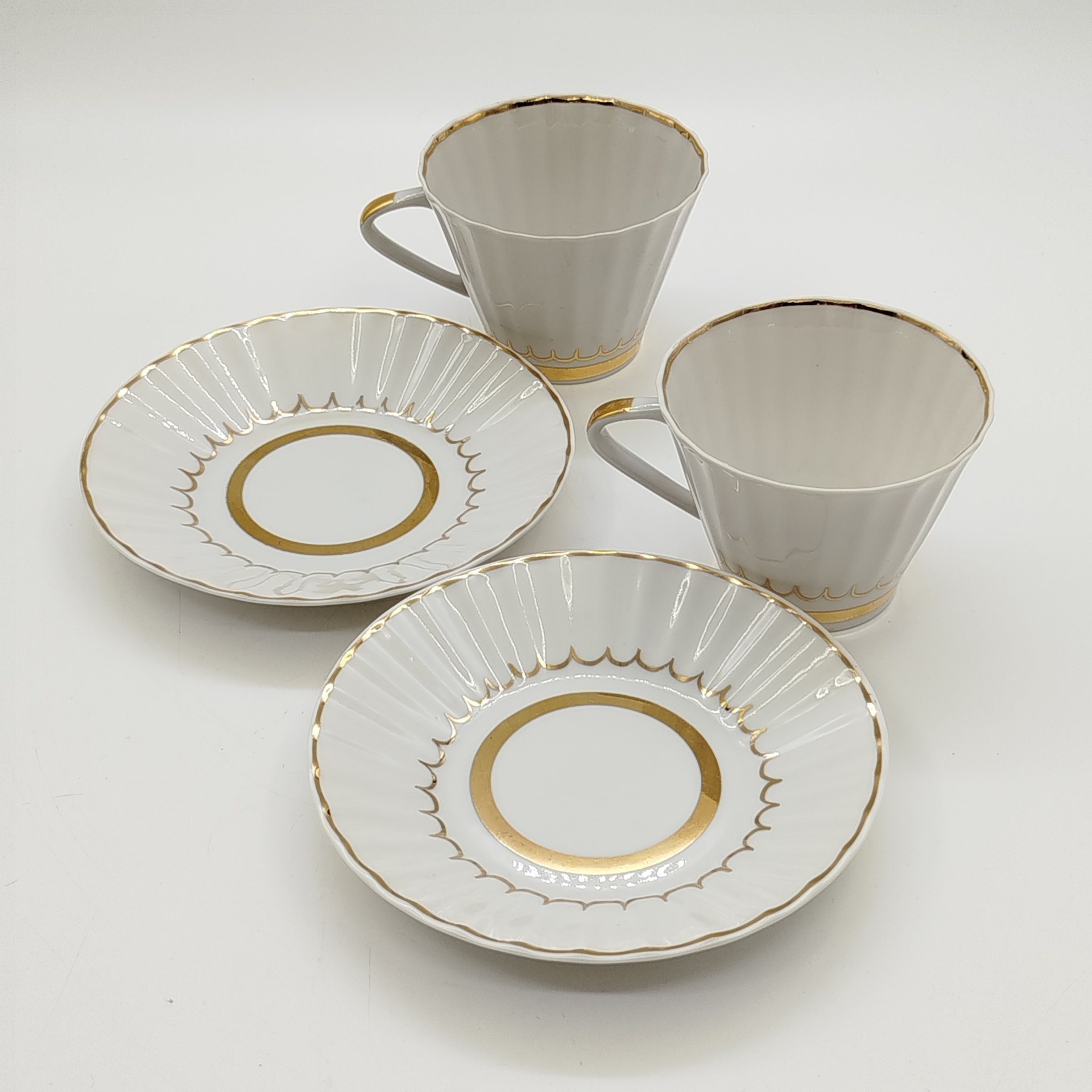 Набор чайных пар тет-а-тет с золотистой каймой