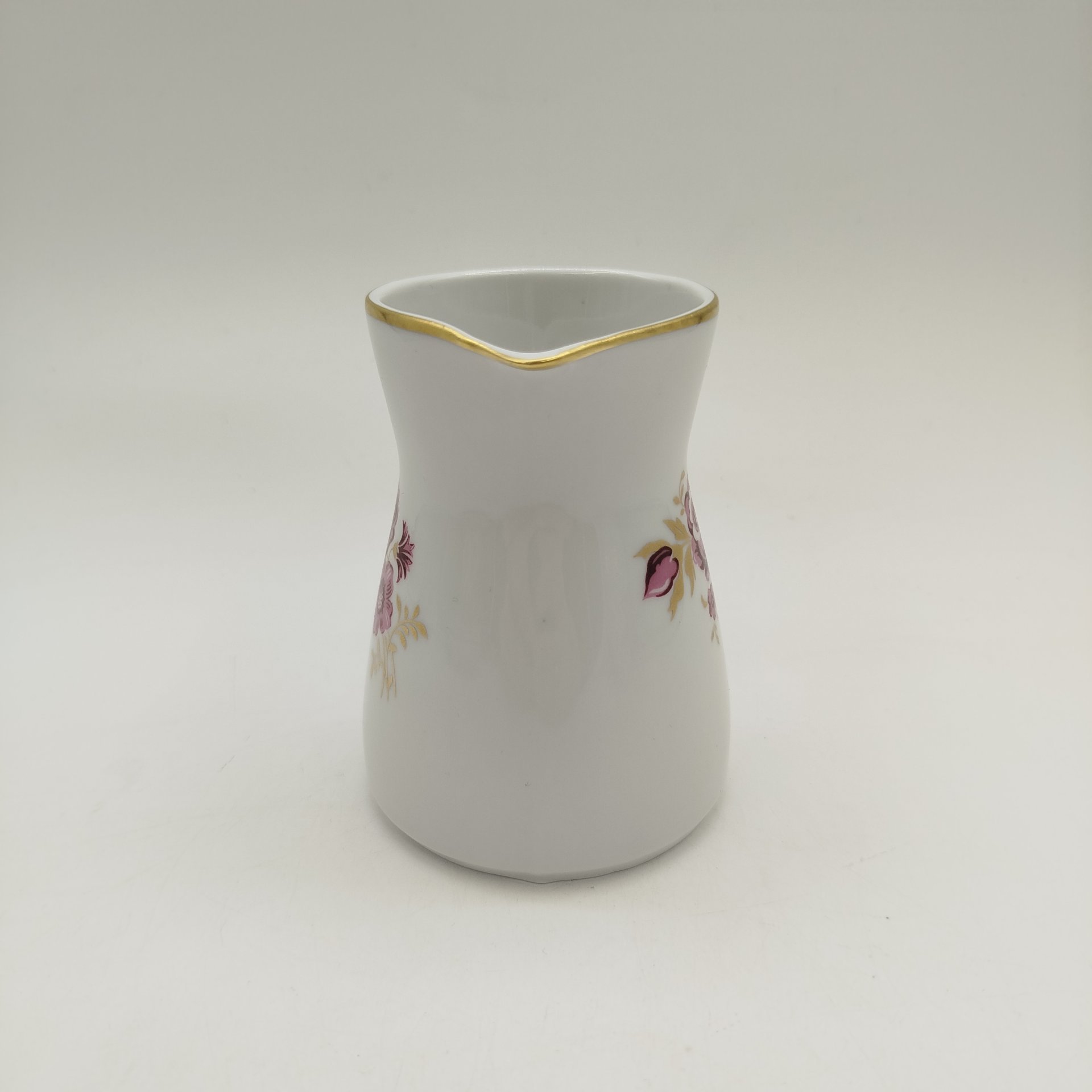 Молочник с цветочным декором, фарфор, деколь, золочение, Freiberger Porzellan, ГДР, 1970-1990 гг.