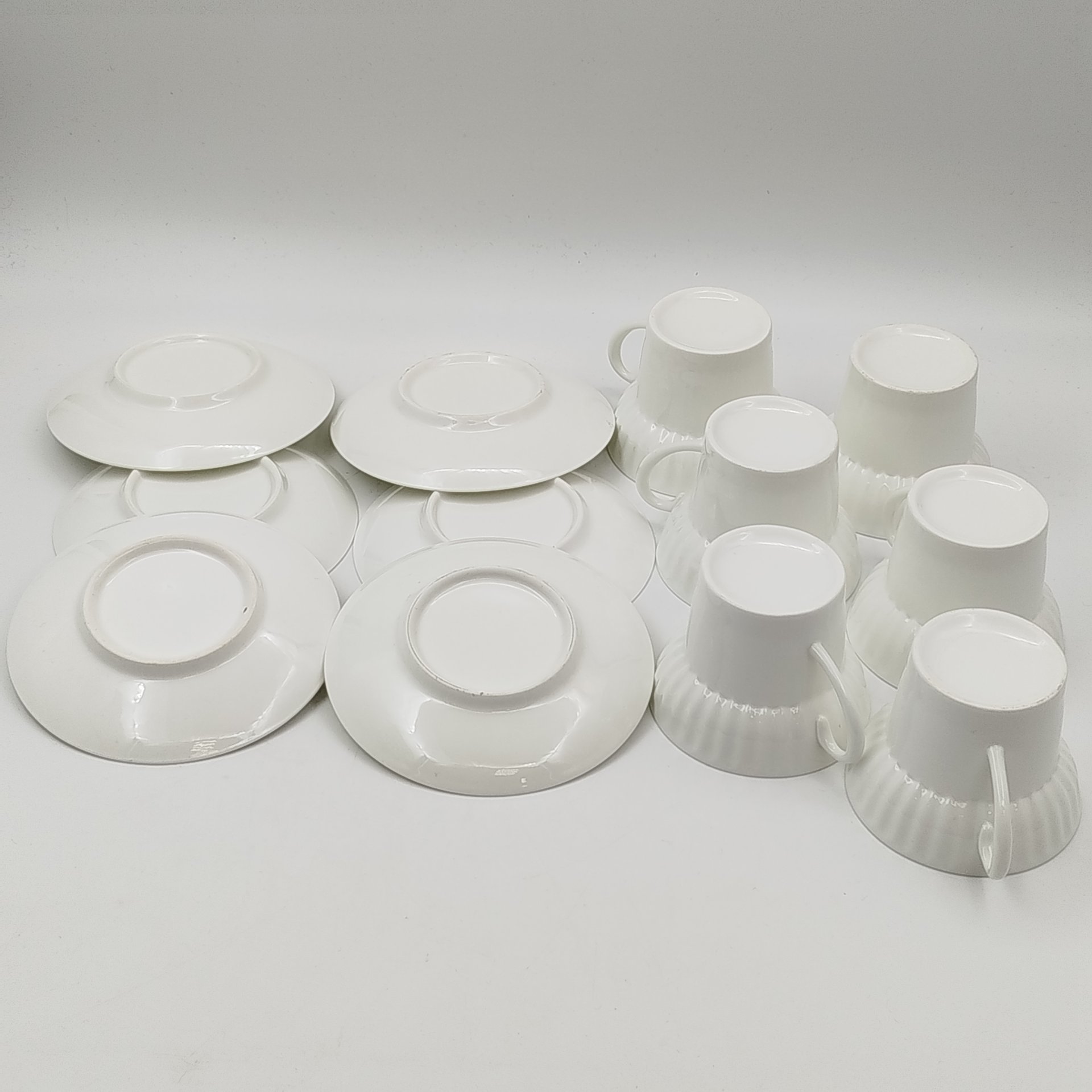 Набор из шести кофейных пар формы "Волна", автор формы Э.М. Криммер