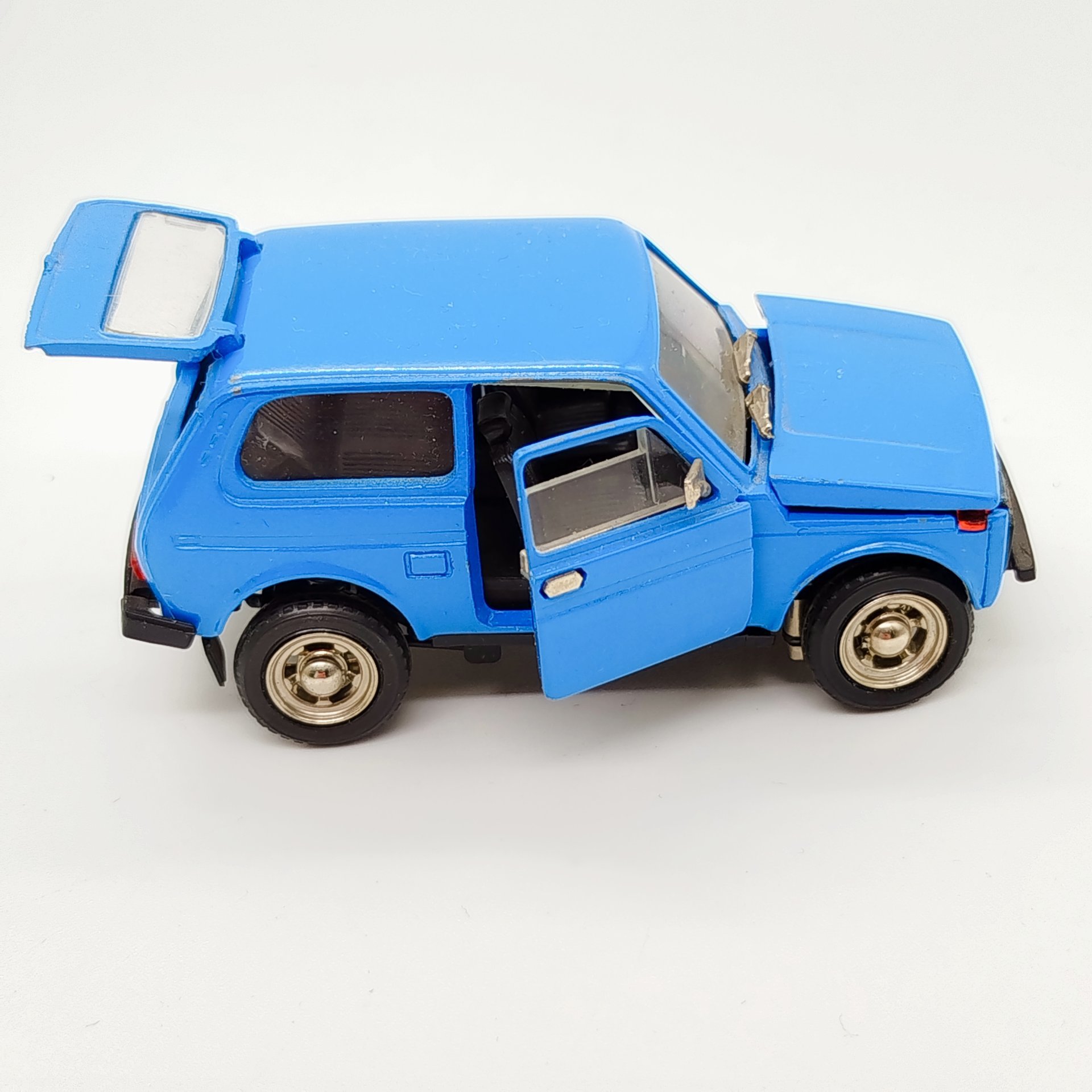 Модель автомобиля "Lada 2121" (Нива)