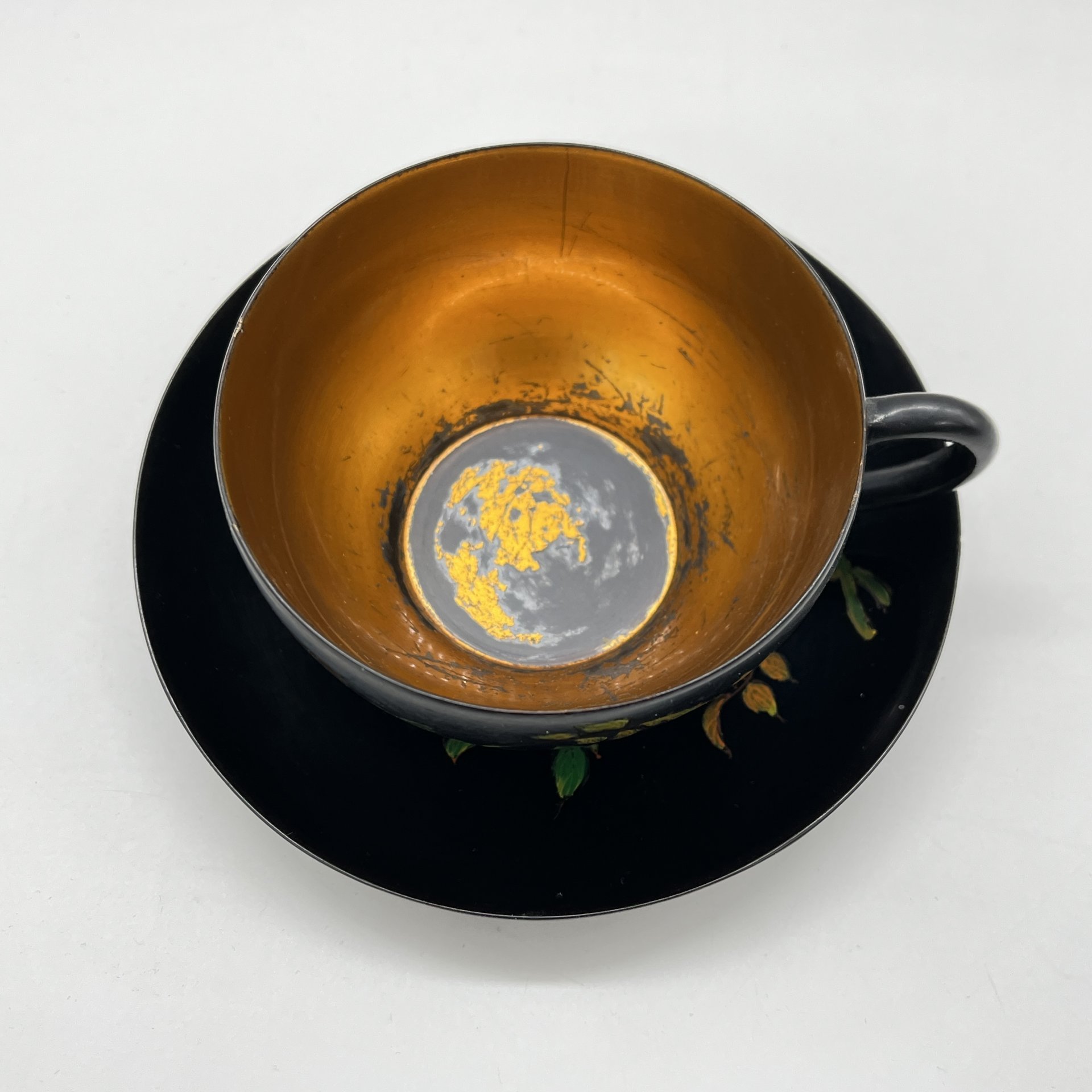 Чайная пара с ложечкой, украшенная изображением роз, папье-маше, роспись, лак, Китай, 1960-1980 гг., Китай