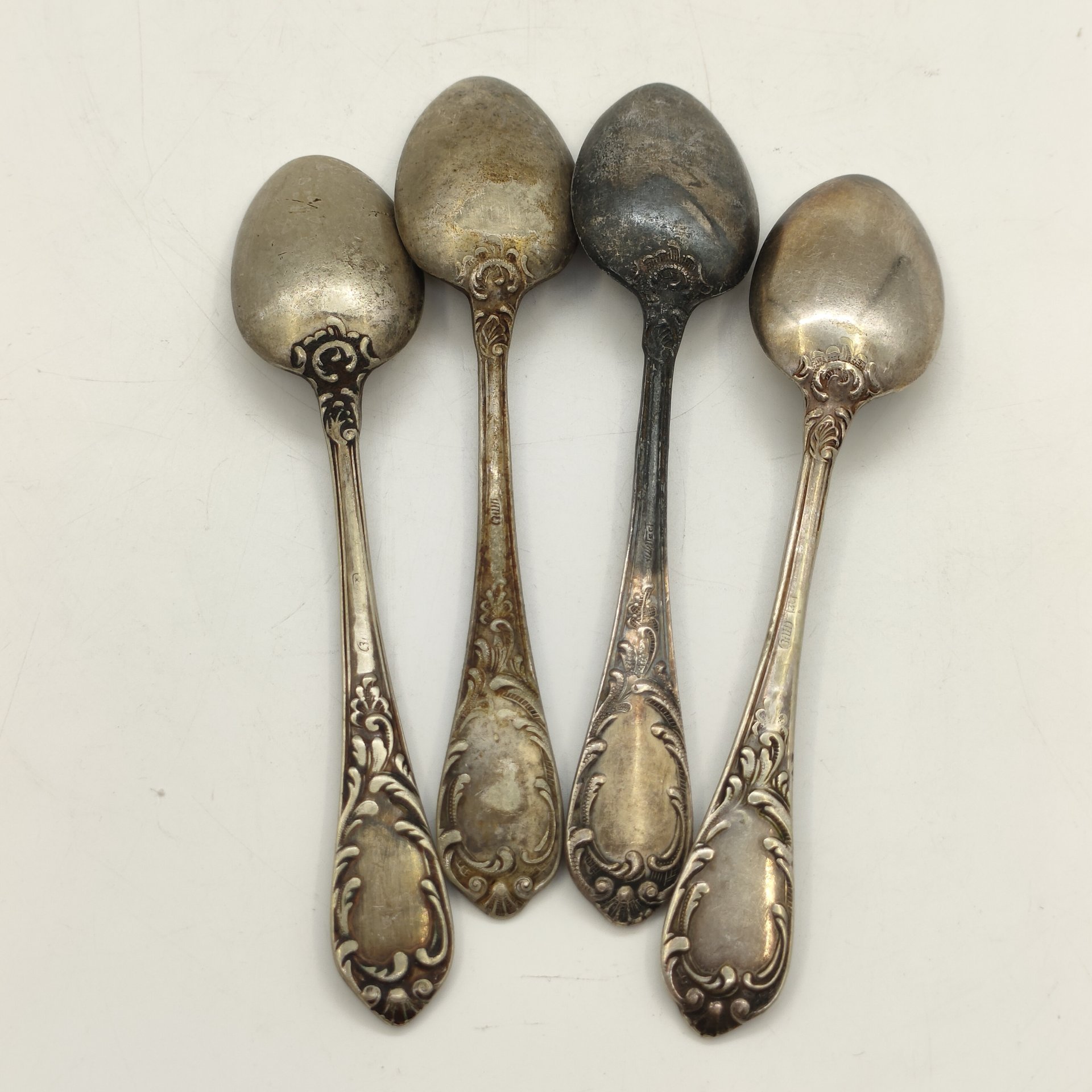 Набор из 4-х чайных ложек с растительным декором, мНЦ (медь-никель-цинк), штамповка, Вольнянский завод столовых приборов им. Шевченко (ЗiШ, ЗиШ), СССР, 1961-1991 гг.