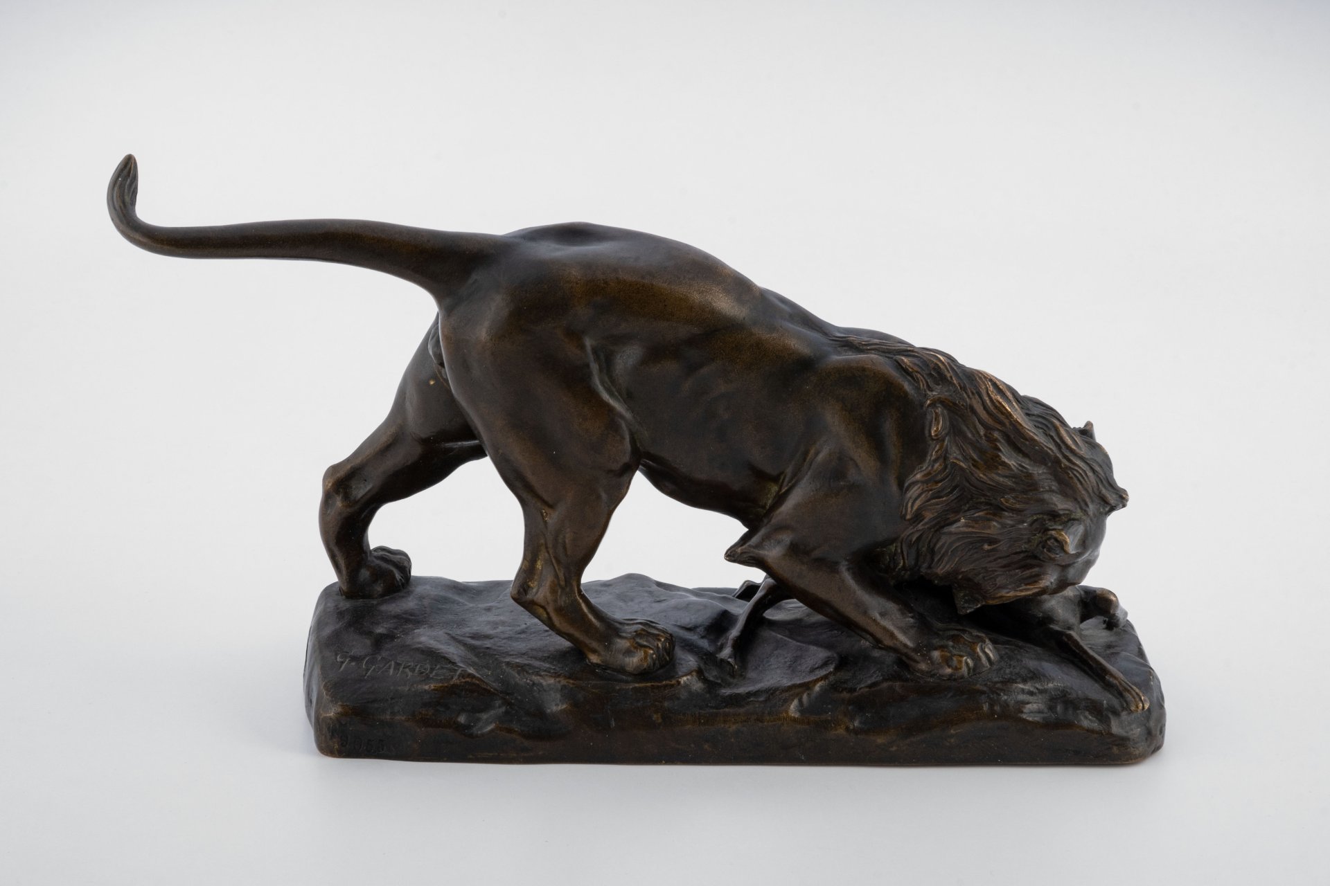 Скульптура "Лев, поедающий антилопу", скульптор Georges Gardet (Жорж Гарде), Société des Bronzes de Paris